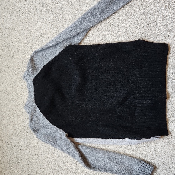 Colorblock Sweater - Picture 2 of 2